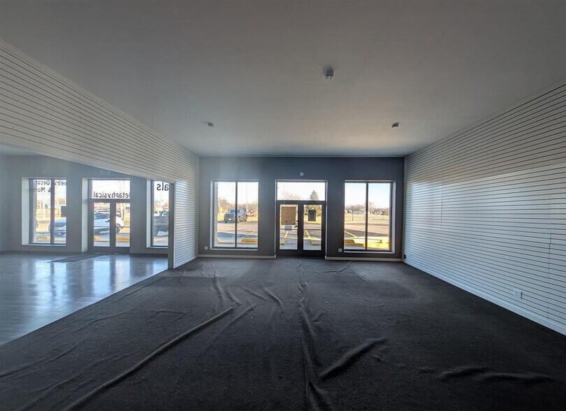 More Photos Of 208-216 N Main St, Creve Coeur Freestanding For Lease