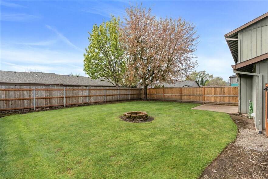 More Photos Of 2034 SW Fellows St, McMinnville Multifamily For Sale