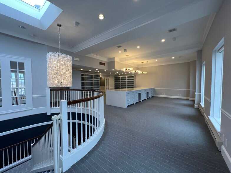 More Photos Of 21 South Ave, New Canaan Storefront Retail Office For Lease