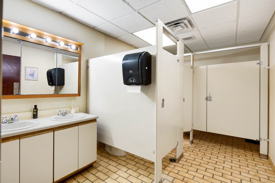 More Photos Of 6205 Raeford Rd, Fayetteville Office For Sale