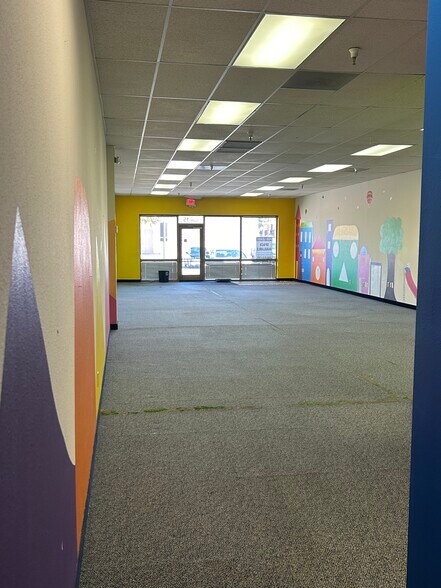 More Photos Of 1107 E Bell Rd, Phoenix Unknown For Lease