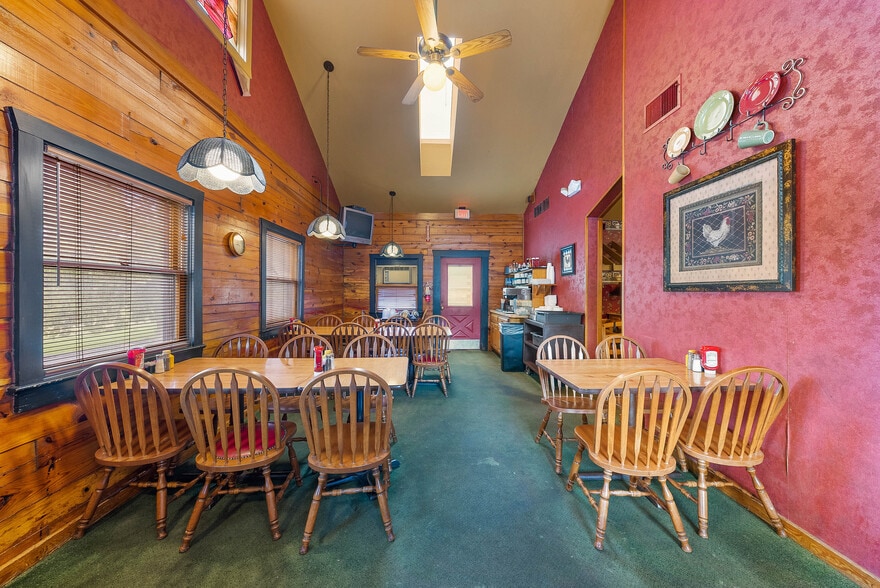 More Photos Of 347 N Scott Ave, Belton Restaurant For Sale