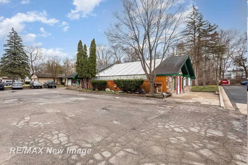More Photos Of 1605 Bookness St, Midland Storefront For Sale