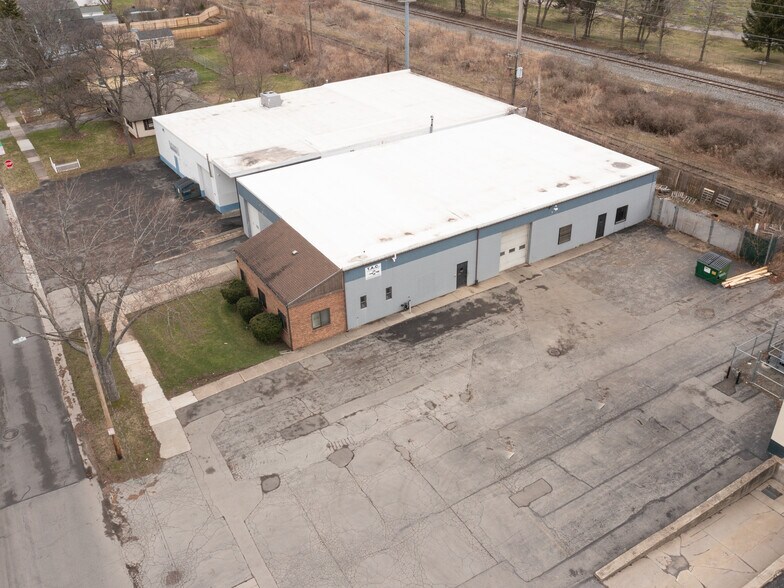 More Photos Of 170 Bennington Dr, Rochester Manufacturing For Lease