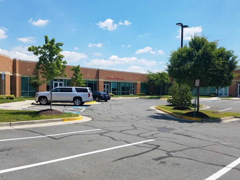 More Photos Of 4229 Lafayette Center Dr, Chantilly Business Park For Lease