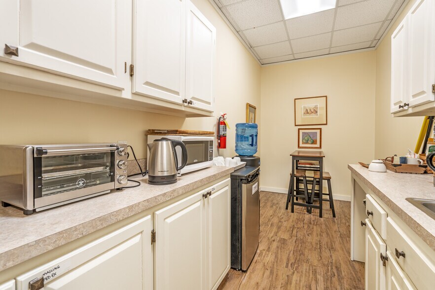 More Photos Of 125 Lincoln Ave, Santa Fe Office For Lease