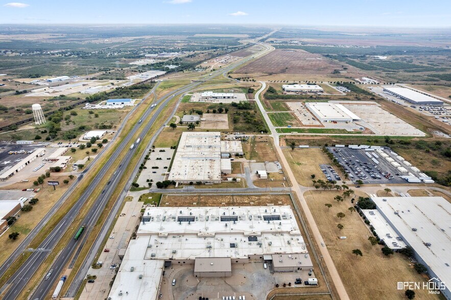 More Photos Of 2813 Central Fwy E, Wichita Falls Industrial For Sale
