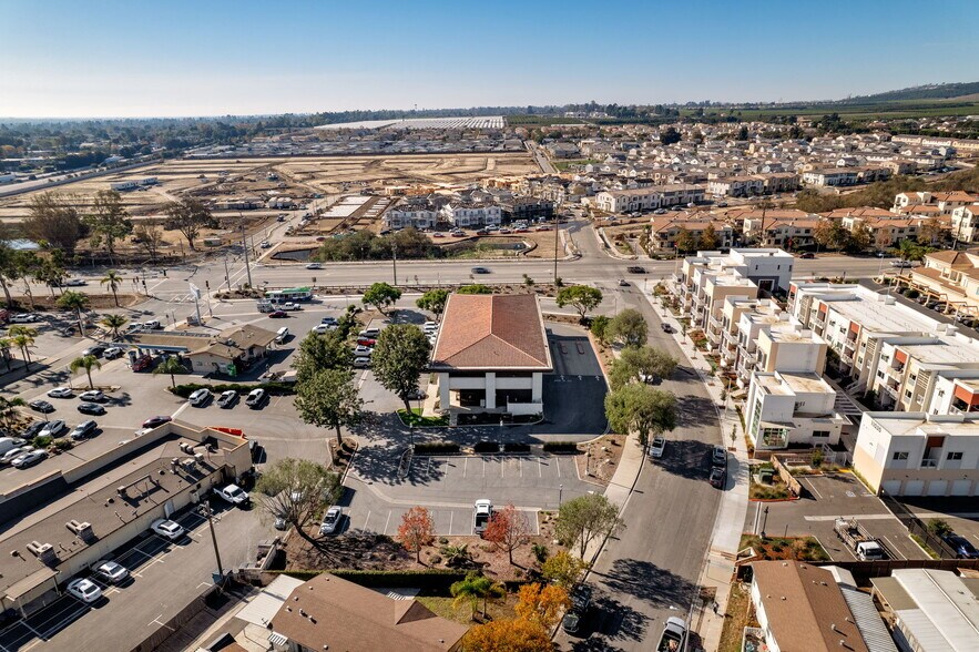 More Photos Of 310 S Wells Rd, Ventura Bank For Lease