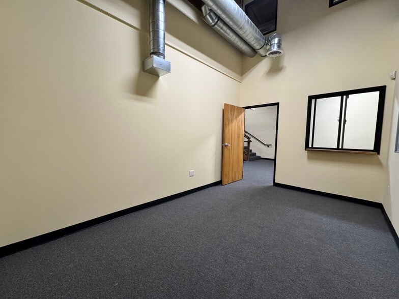 More Photos Of 3608 San Fernando Rd, Glendale Loft Creative Space For Lease