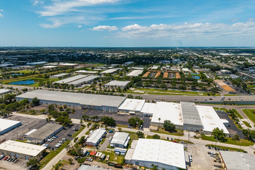 More Photos Of 6750 N Bryan Dairy Rd, Seminole Distribution For Lease