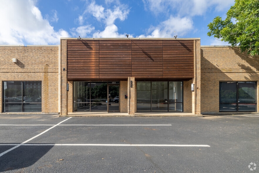 More Photos Of 1350 Manufacturing St, Dallas Light Manufacturing For Lease