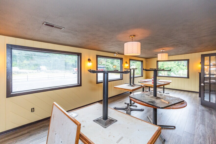 More Photos Of 332 Farnum Pike, Smithfield Restaurant For Sale