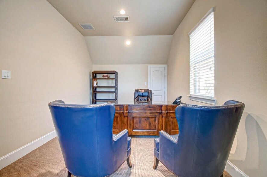 More Photos Of 303 Longmire Rd, Conroe Office For Lease