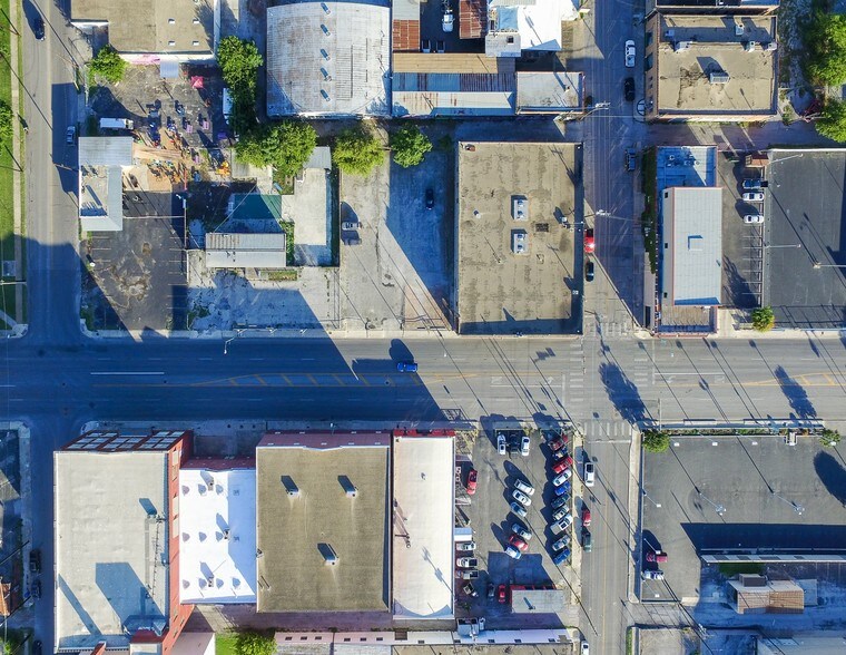 More Photos Of 900 Broadway St, San Antonio General Retail For Lease