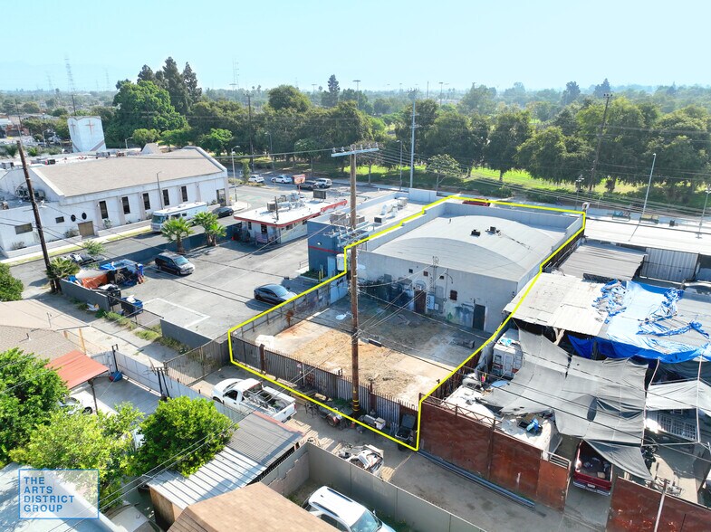 More Photos Of 10209 S Central Ave, Los Angeles Convenience Store For Lease