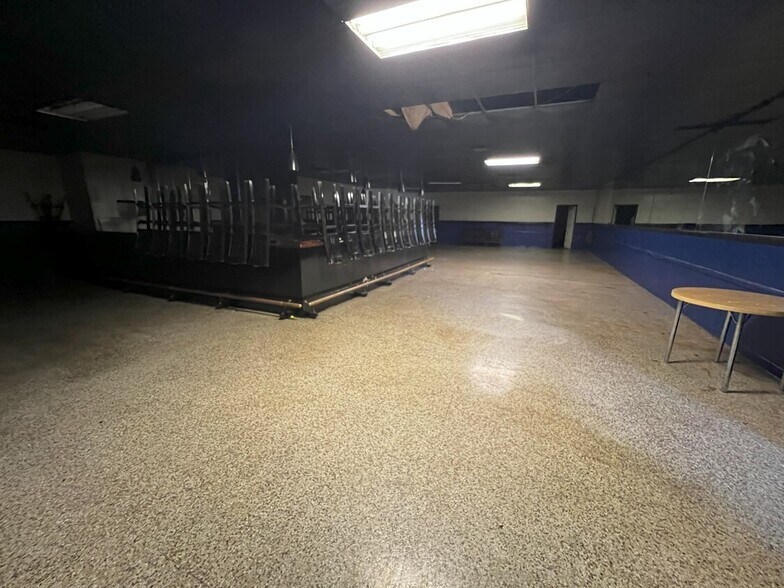 More Photos Of 1604 W State St, Bristol General Retail For Sale