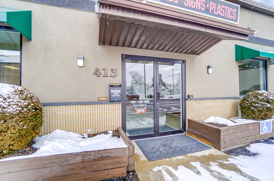 More Photos Of 413-419 N Main St, Findlay Showroom For Sale