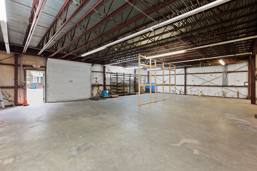 More Photos Of 616 Bay St, Brunswick Warehouse For Lease