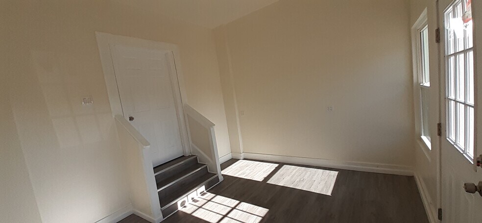 More Photos Of 4114 Dill Rd, Richmond Storefront Retail Office For Sale