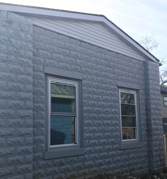 More Photos Of 11615 Main St, Louisville Freestanding For Lease