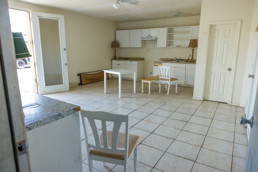 More Photos Of 1302 W Lincoln St, Phoenix Warehouse For Sale
