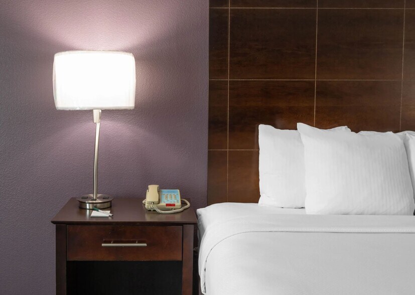 More Photos Of 910 State Highway 35 N, Port Lavaca Hotel For Sale