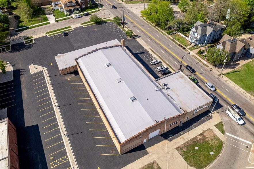 More Photos Of 208-210 Kishwaukee St, Rockford Light Distribution For Sale