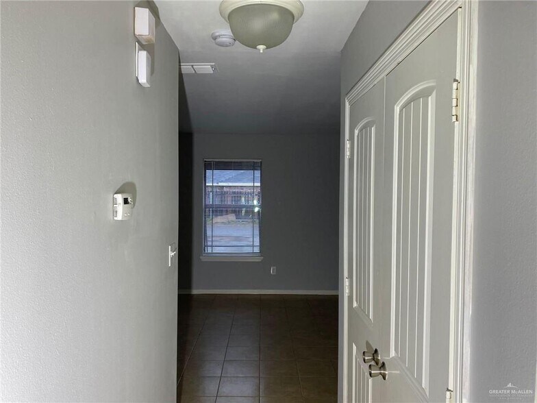More Photos Of 3008 E Diamondhead Ave, Alton Apartments For Sale