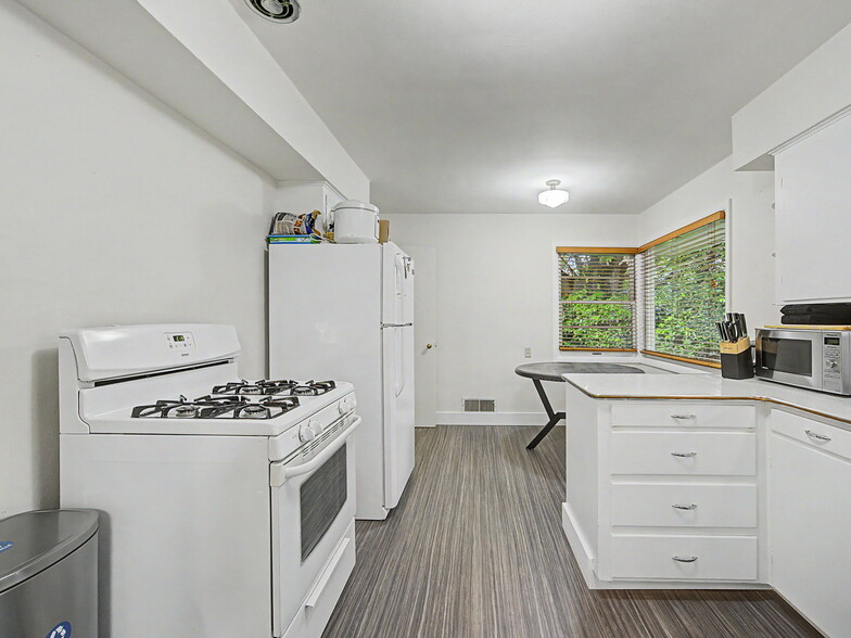 More Photos Of 10423 SE 23RD Ave, Portland Medical For Sale