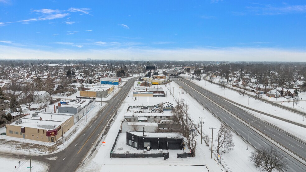 More Photos Of 16387–16395 Harper ave @ Harper Ave and Whittier Ave, Detroit Bar For Sale