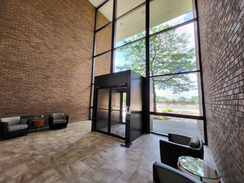 More Photos Of 4444 W Bristol Rd, Flint Medical For Lease