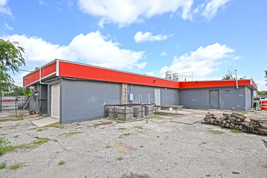 More Photos Of S 2162 S WW White Rd, San Antonio Restaurant For Sale
