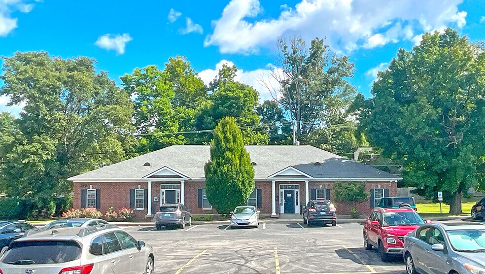 More Photos Of 219 Southland Dr, Lexington Office For Lease