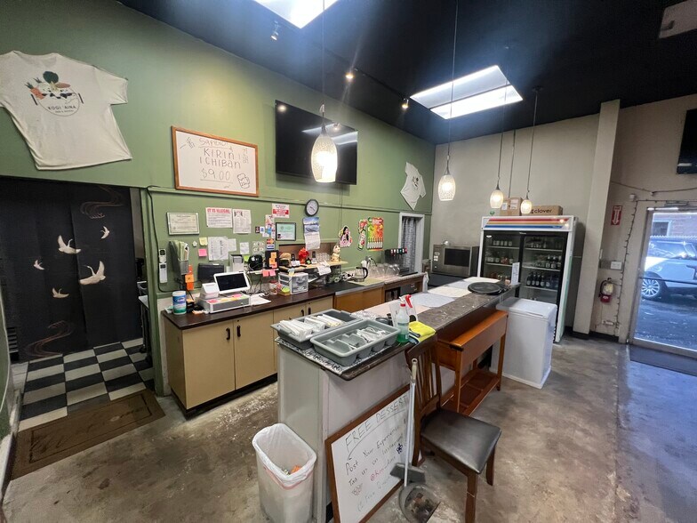 More Photos Of 46-138 Kahuhipa St, Kāneohe Flex For Lease