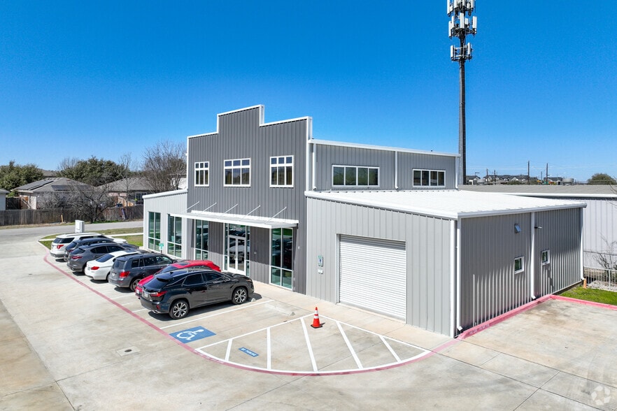 Primary Photo Of 11215 Conroy Ln, Manchaca Service For Lease