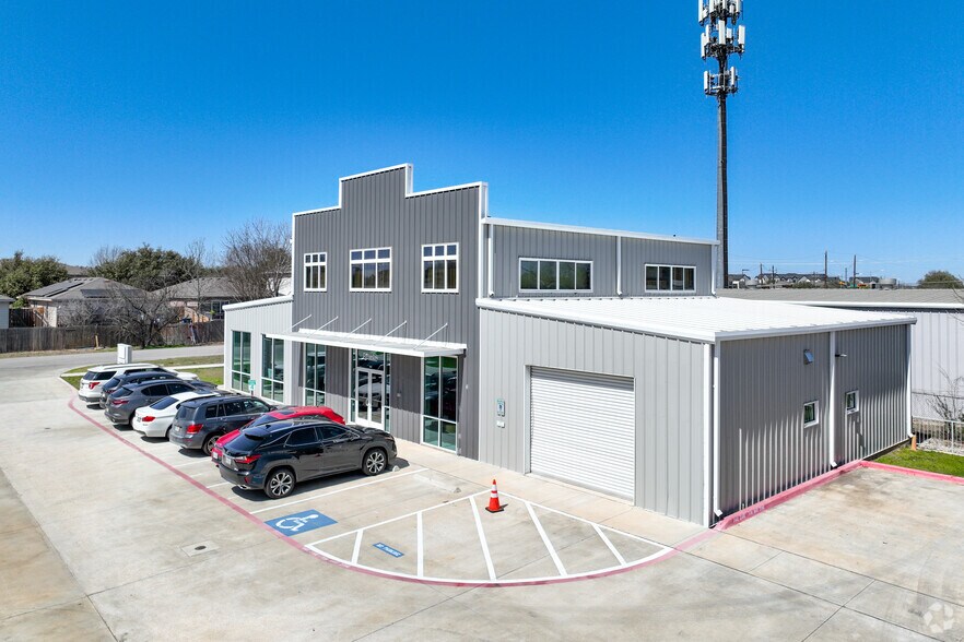 Primary Photo Of 11215 Conroy Ln, Manchaca Service For Lease