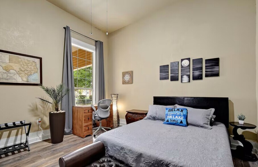 More Photos Of 1246 Waverly Ave, San Antonio Apartments For Sale