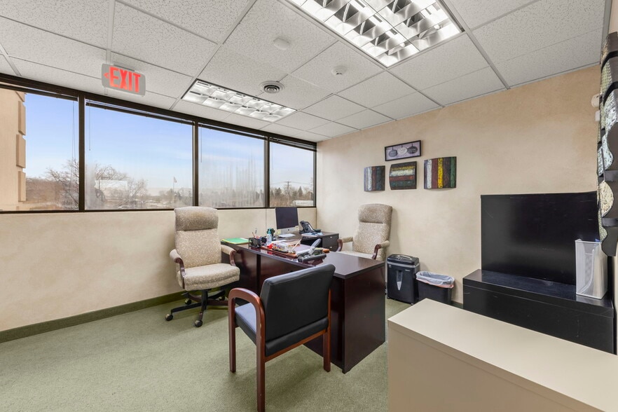 More Photos Of 10S660 Kingery Hwy, Willowbrook Office For Sale