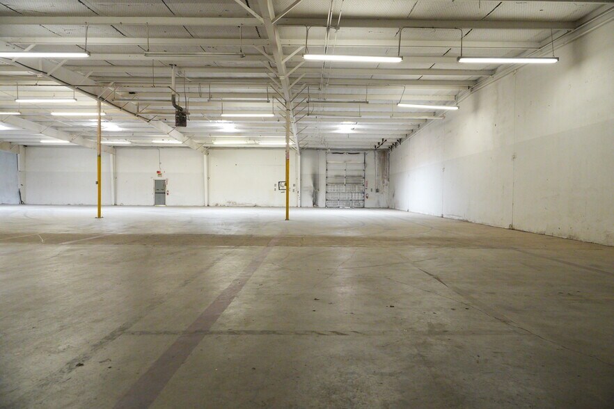 More Photos Of 501 Industrial Dr, Richardson Warehouse For Lease