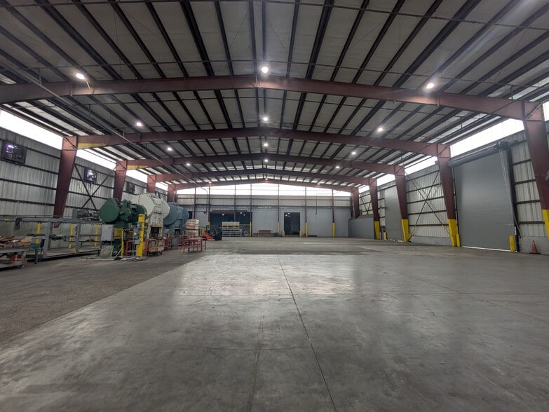 More Photos Of 4700 Middle Ave, Sarasota Warehouse For Sale