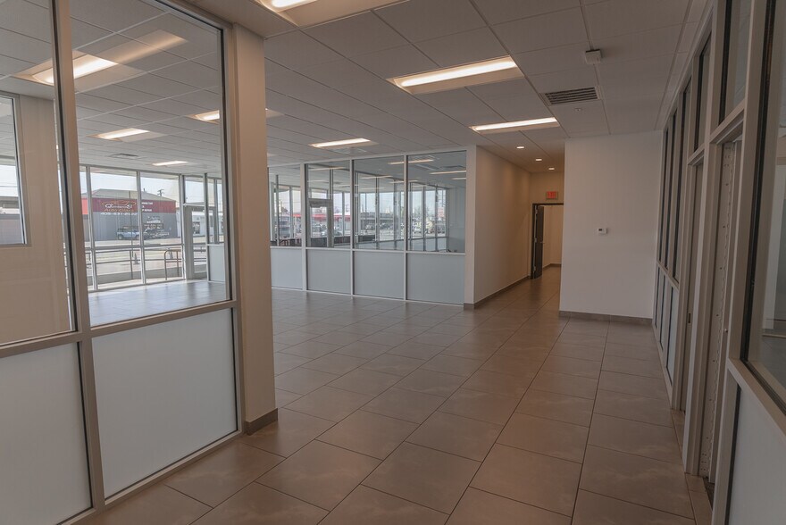 More Photos Of 911 SW 59th St, Oklahoma City Auto Dealership For Sale