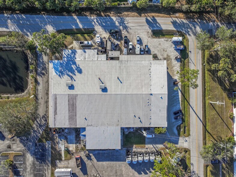 More Photos Of 1816 57th St, Sarasota Warehouse For Sale