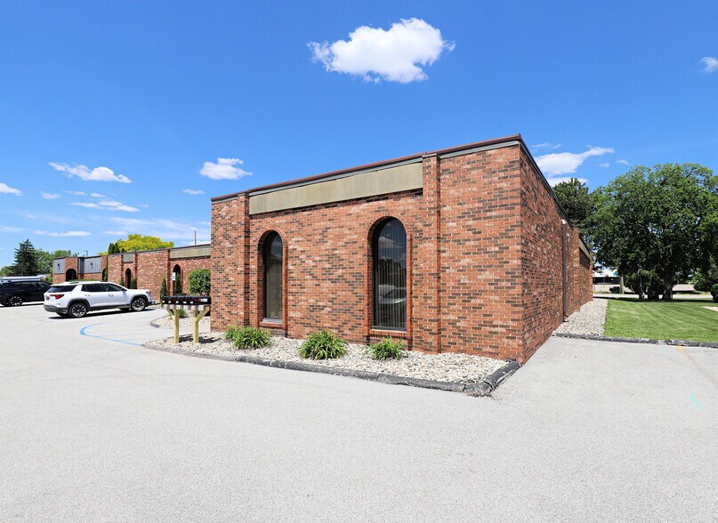 More Photos Of 5083-5085 Miller Rd, Flint Office For Sale