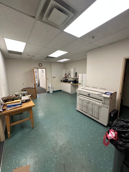 More Photos Of 1371 Church St, Bohemia Manufacturing For Lease