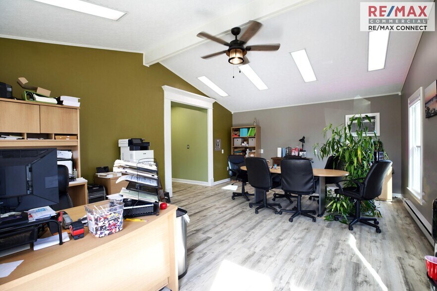 More Photos Of 2521 Hayes Rd, Hayes Light Distribution For Sale