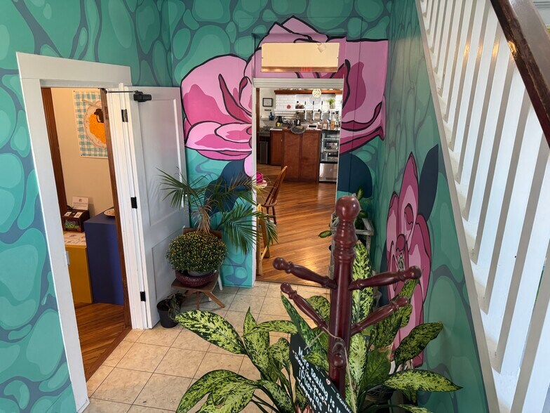 More Photos Of 414 S Holcomb St, Springdale General Retail For Sale