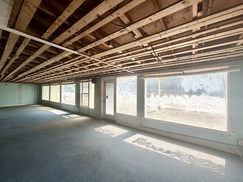 More Photos Of 870 S Miami St, West Milton Flex For Sale