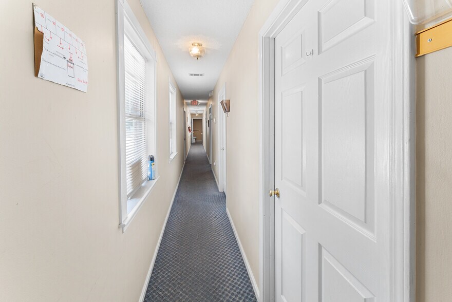 More Photos Of 202 E General Stewart Hwy, Hinesville Office For Sale