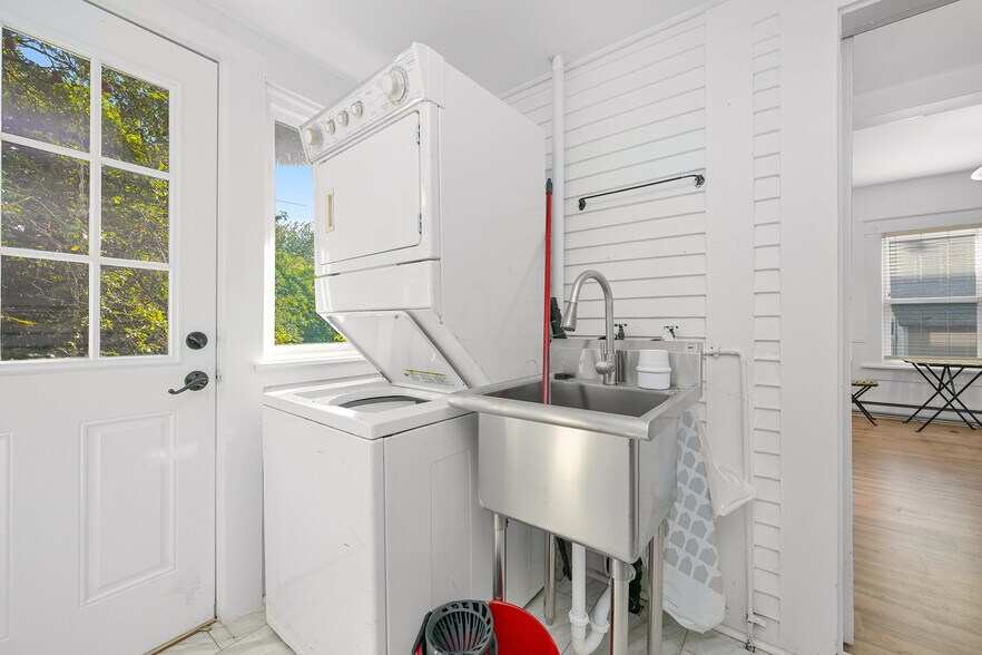 More Photos Of 1302 Larrabee Ave, Bellingham Multifamily For Sale