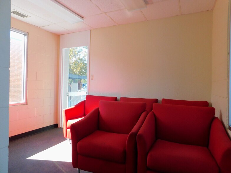 More Photos Of 202 W Gore Blvd, Lawton Auto Dealership For Sale